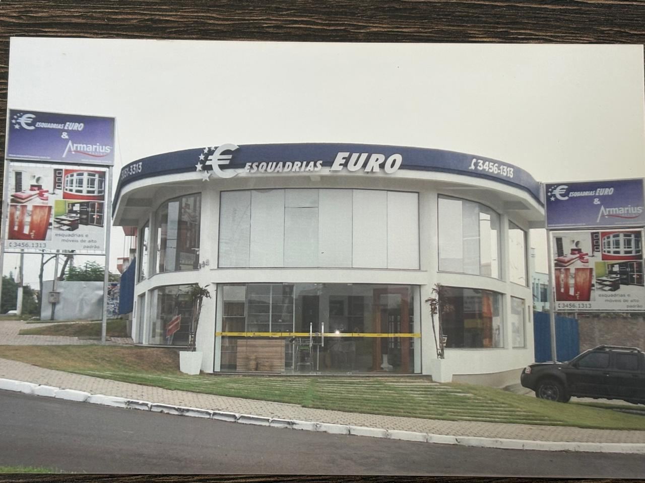 Primeira fachada da Esquadrias Euro